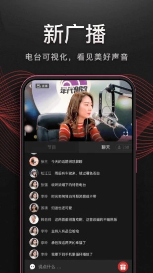 大象耳朵扇动形成樱花飘落的壁纸
